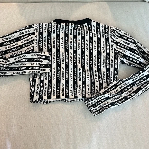 Adidas Monochrome Logo Crop Sweatshirt - Picture 4 of 5